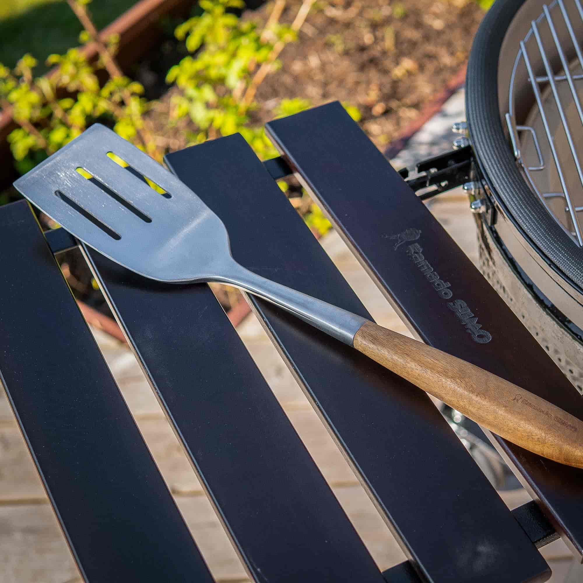 Kamado Sumo, Grillspade Acacia trä