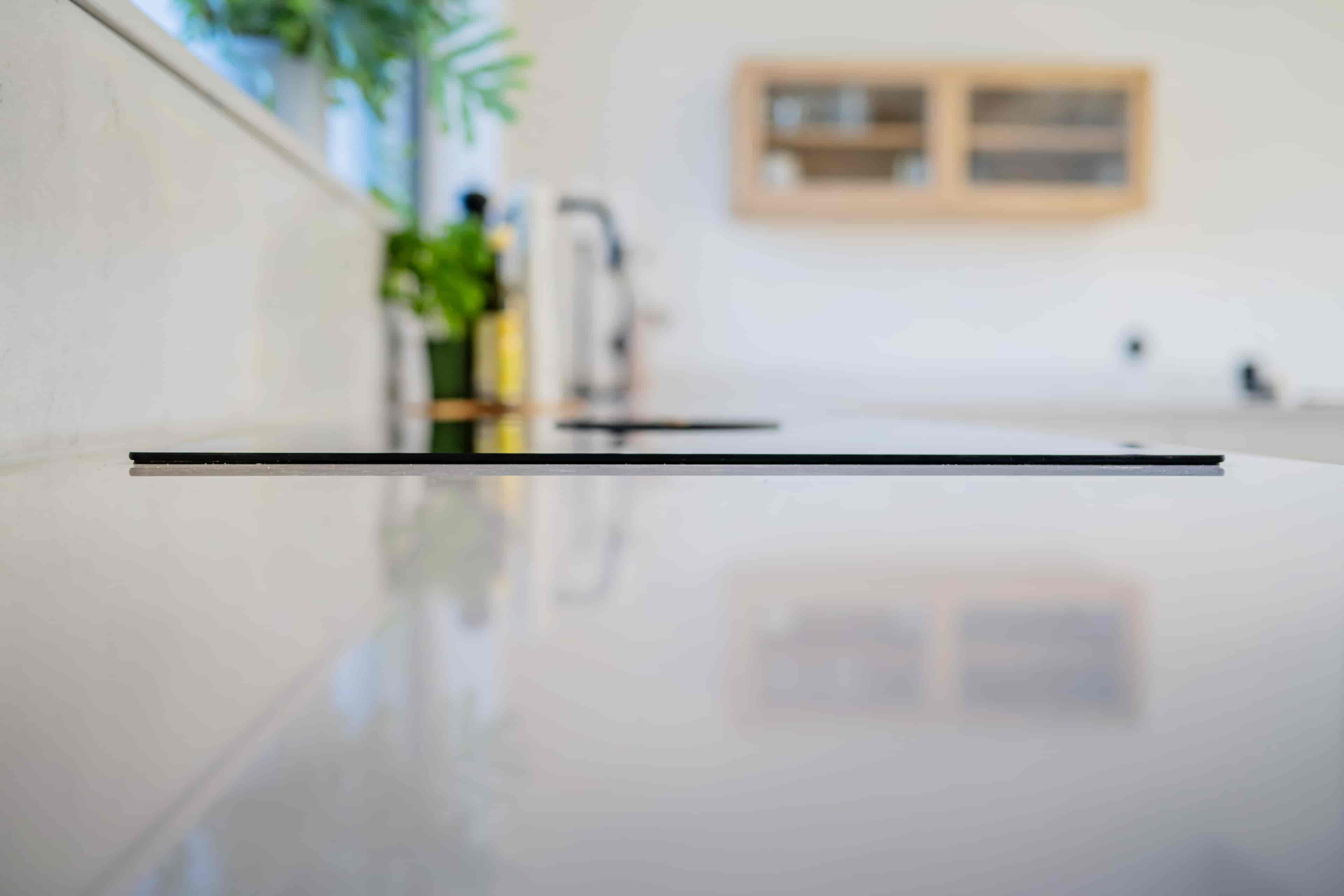 Bertazzoni Induktionshäll med integrerad fläkt, 83 cm, 4 zoner (2 flex)