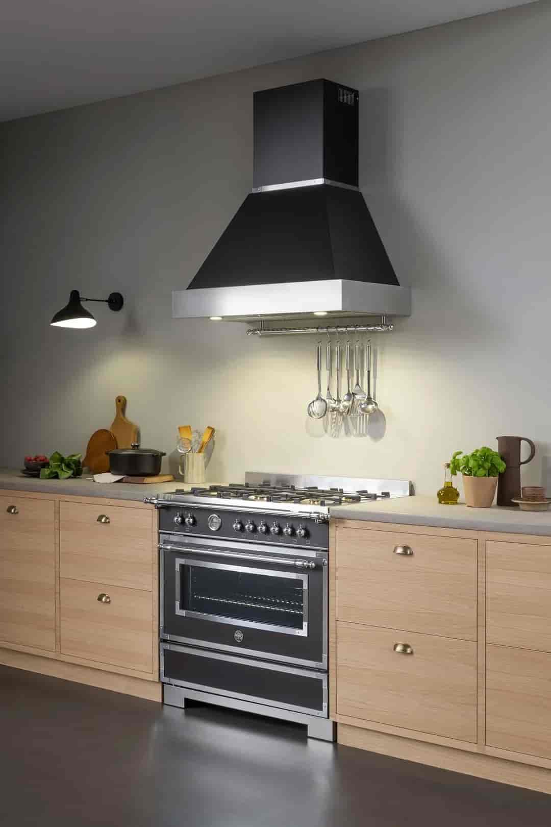 Fläkt vägghängd 100 cm, matt-svart, Heritage-serien