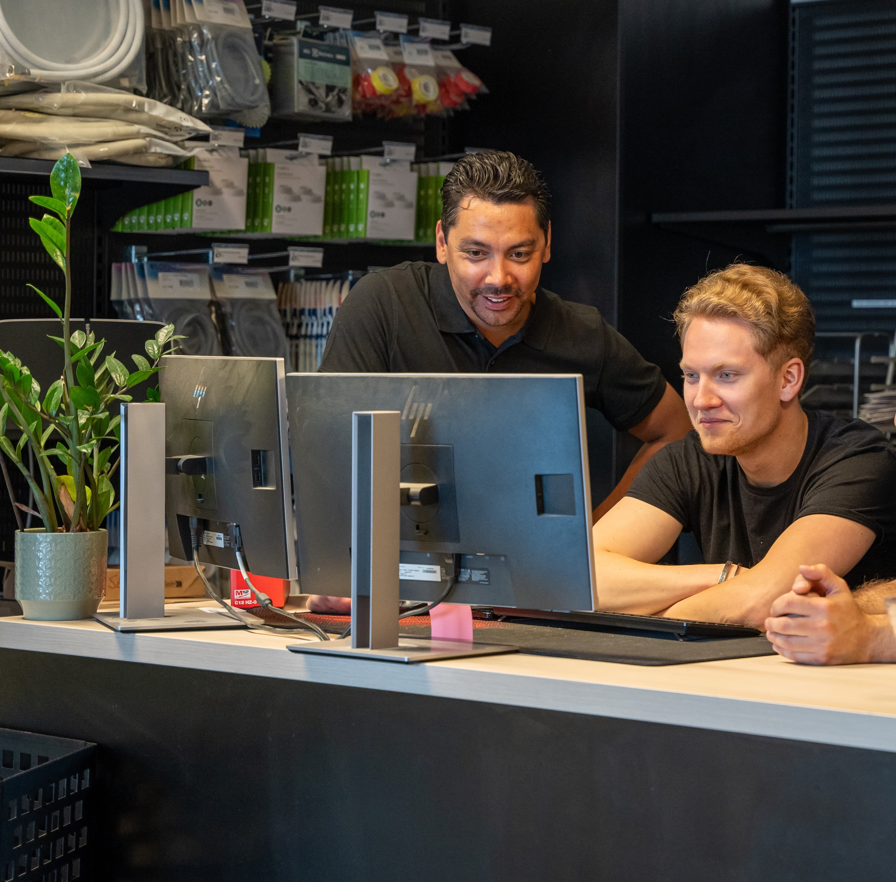 Behöver du service? vi svarar inom 24h