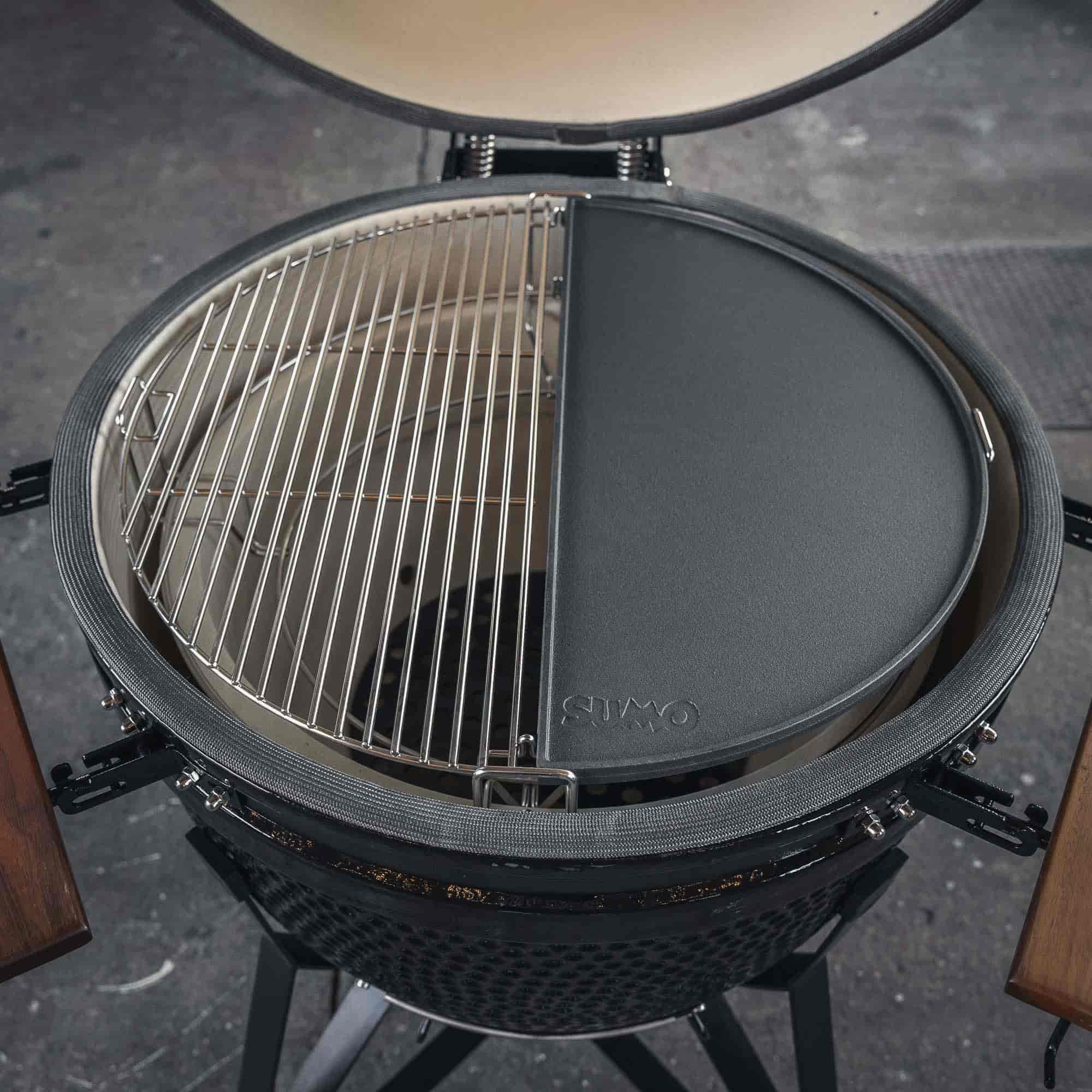 Kamado Sumo, Cast Iron Reversible Plate Half Moon Midi 21" Kamado Sumo, Cast Iron Reversible Plate Half Moon Midi 21"
