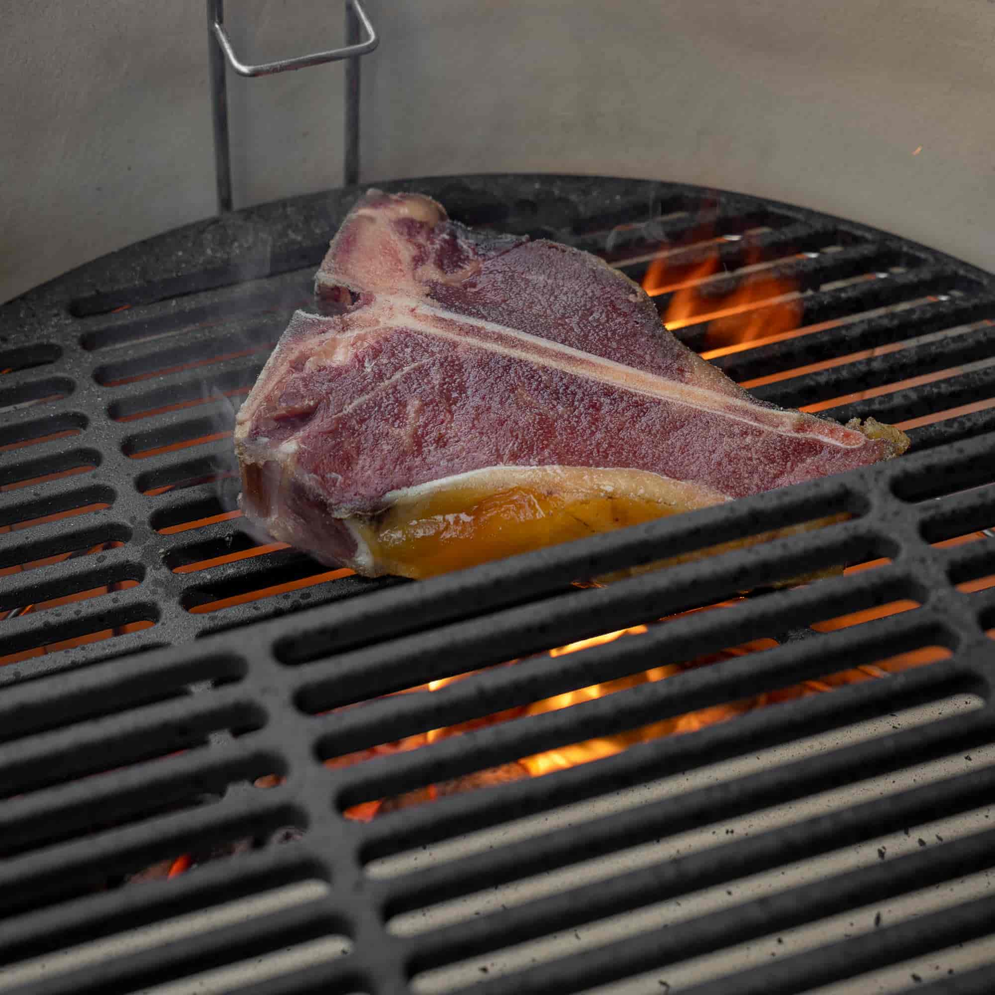 Kamado Sumo, Cast Iron Grid Half Moon Maxi 25" Kamado Sumo, Cast Iron Grid Half Moon Maxi 25"