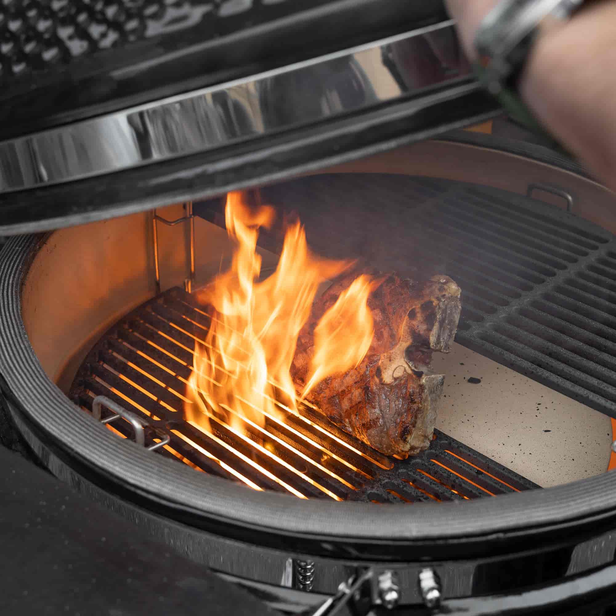 Kamado Sumo, Cast Iron Grid Half Moon Maxi 25" Kamado Sumo, Cast Iron Grid Half Moon Maxi 25"