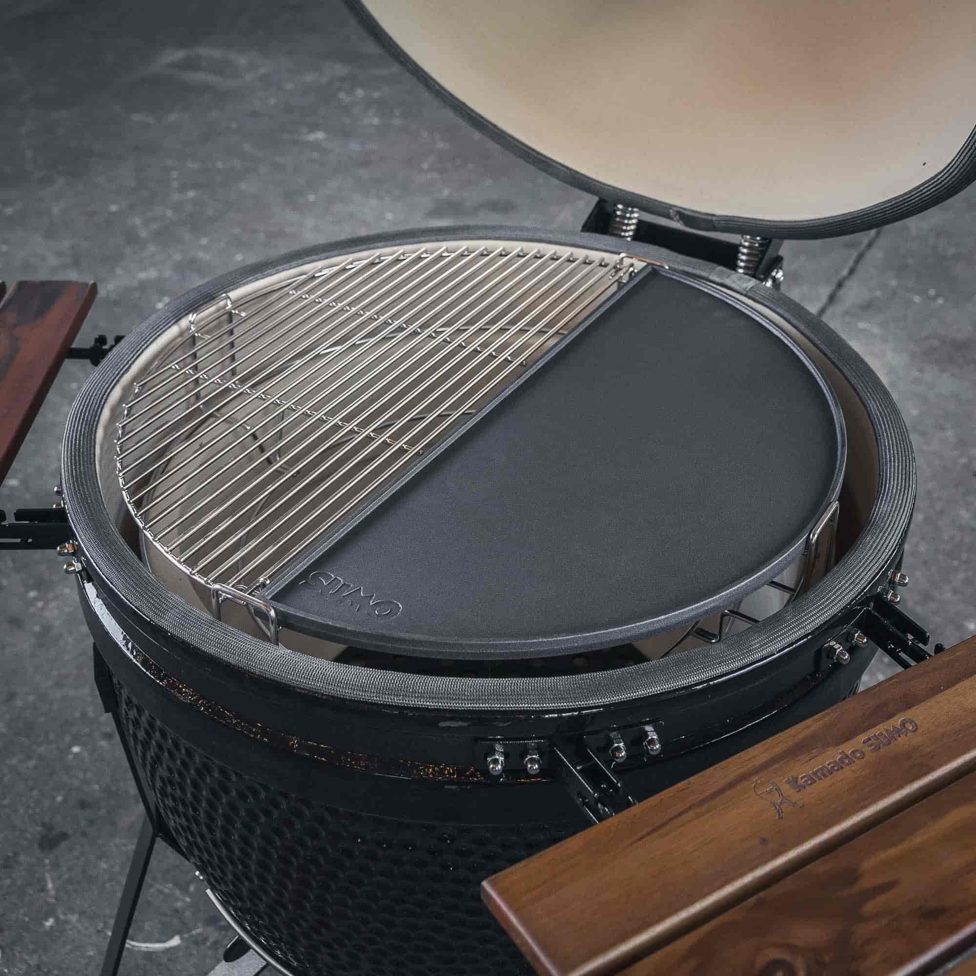 Kamado Sumo, Cast Iron Reversible Plate Half Moon Maxi 25" Kamado Sumo, Cast Iron Reversible Plate Half Moon Maxi 25"