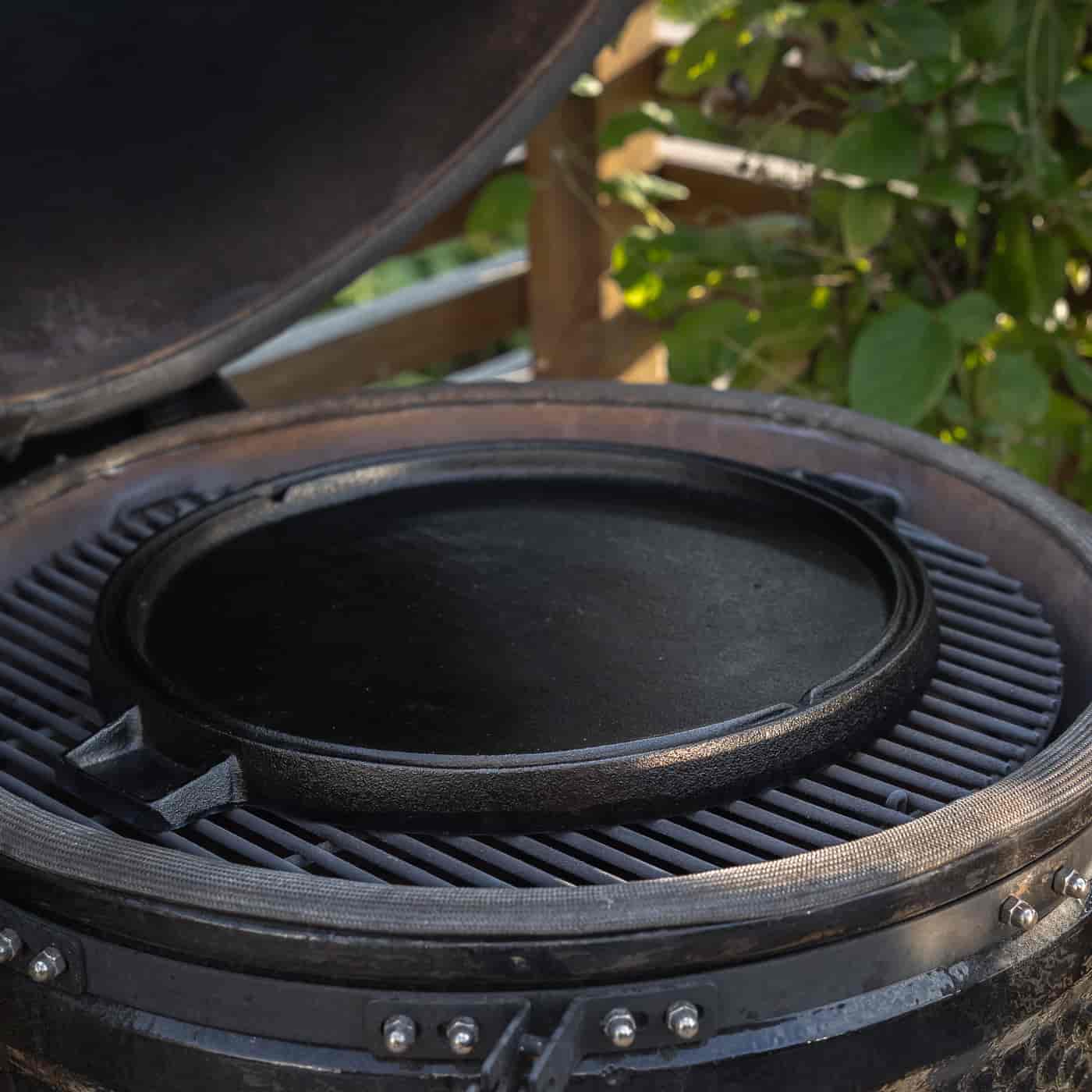 Kamado Sumo, Cast Iron Reversible Round Plate 36 cm Kamado Sumo, Cast Iron Reversible Round Plate 36 cm