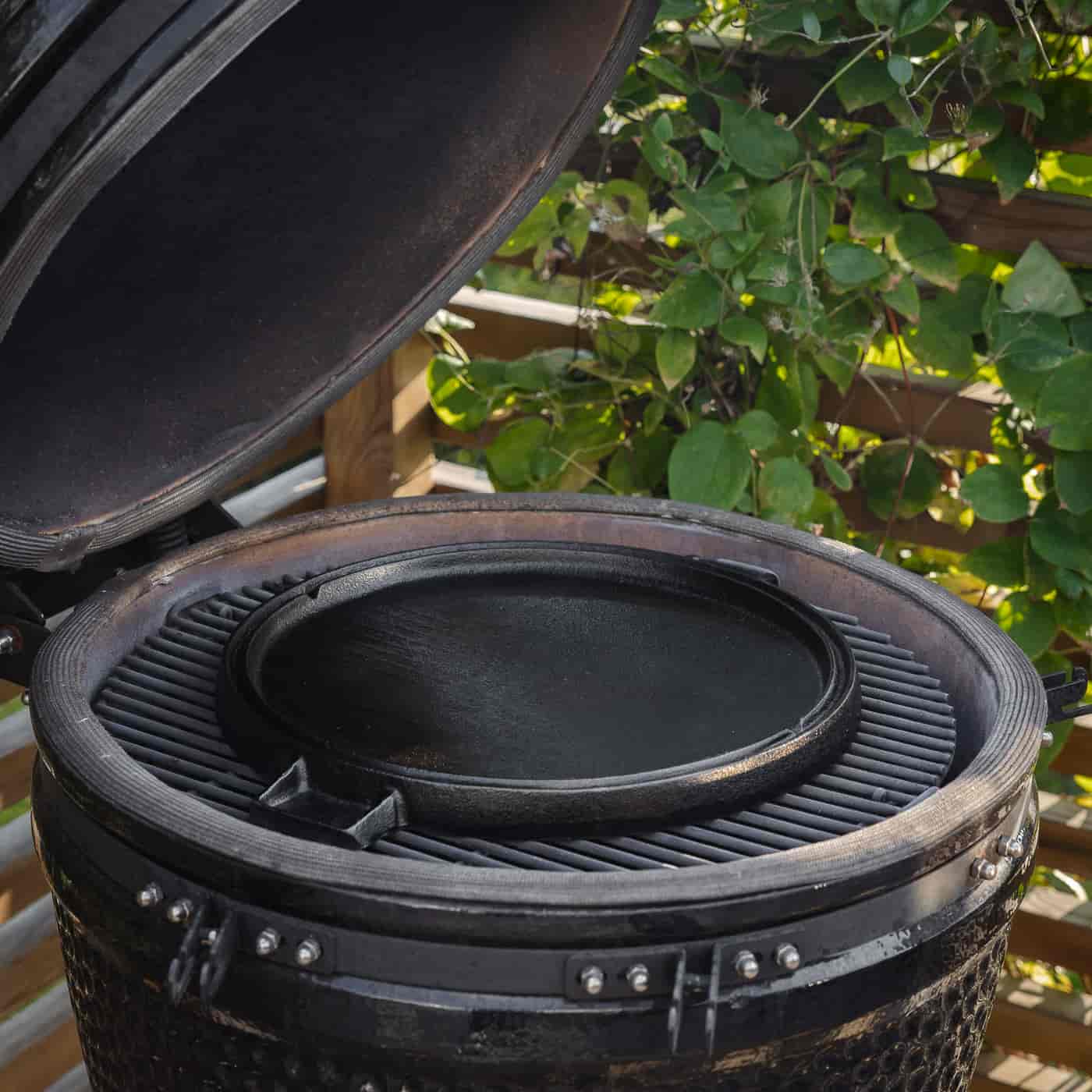 Kamado Sumo, Cast Iron Reversible Round Plate 36 cm Kamado Sumo, Cast Iron Reversible Round Plate 36 cm