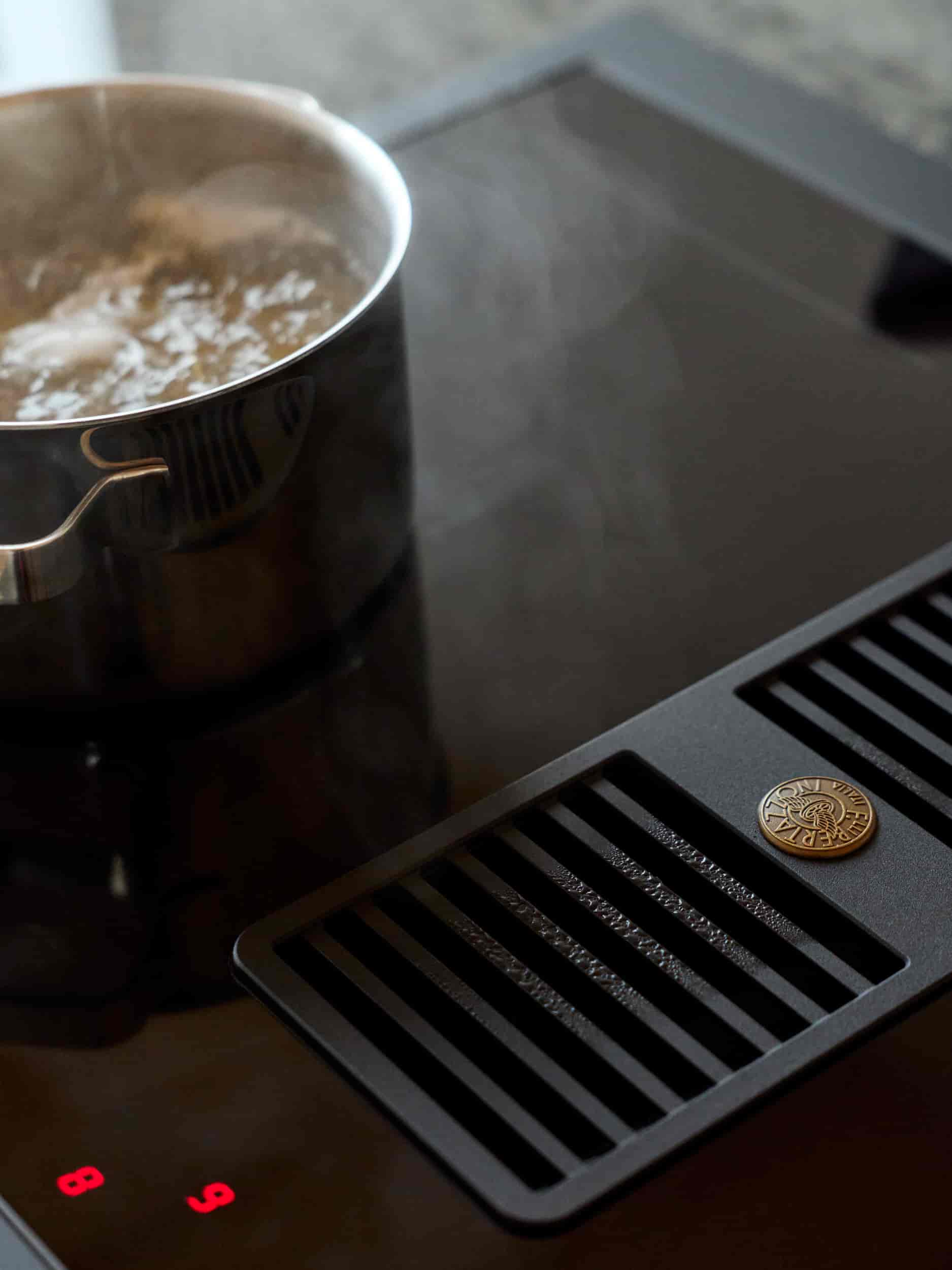 Bertazzoni, Fristående spis med integrerad fläkt, 90 cm bred, Carbonio (matt-svart) Bertazzoni, Fristående spis med integrerad fläkt, 90 cm bred, Carbonio (matt-svart)