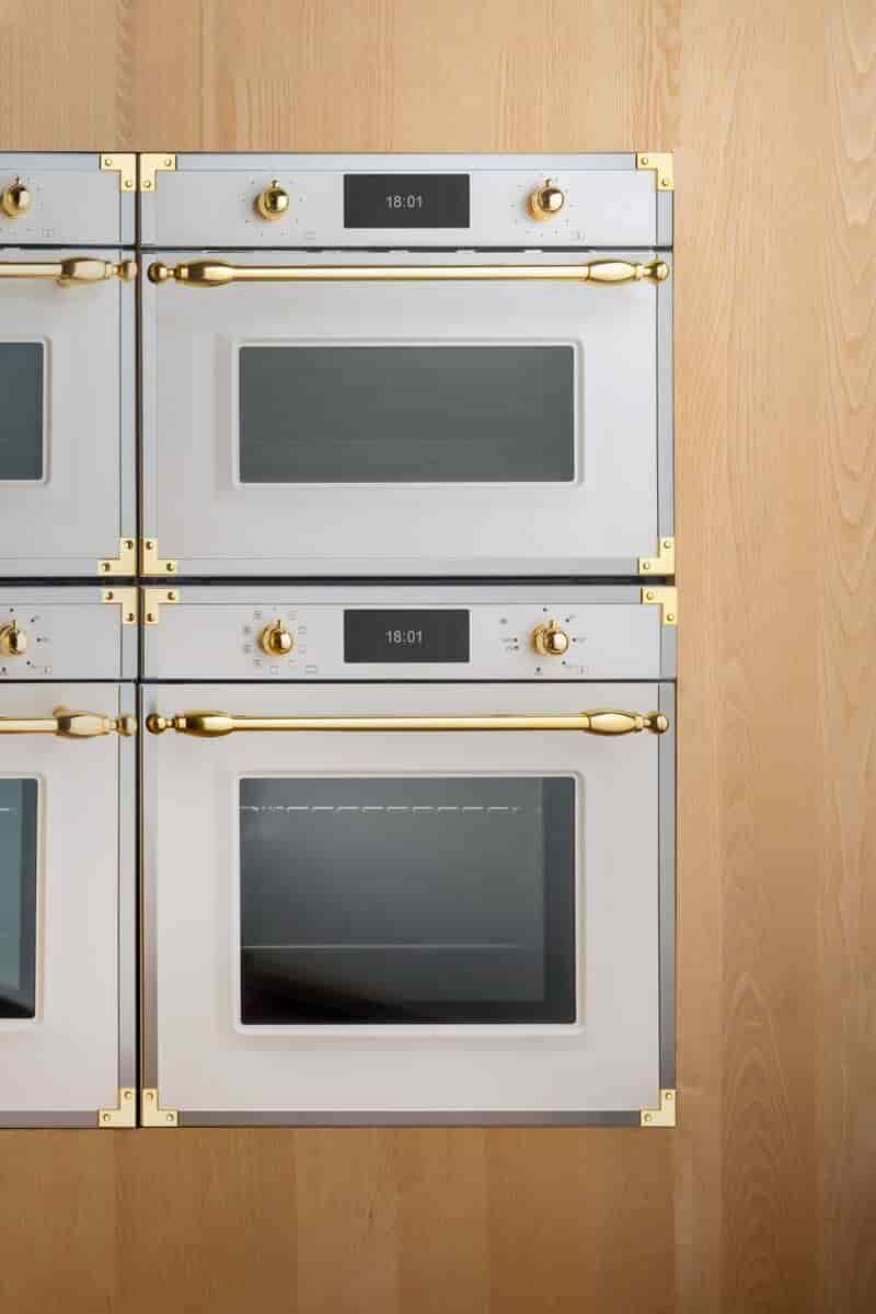 Bertazzoni Kombiugn med mikro, TFT, avorio / guld, Heritage-serien Bertazzoni Kombiugn med mikro, TFT, avorio / guld, Heritage-serien