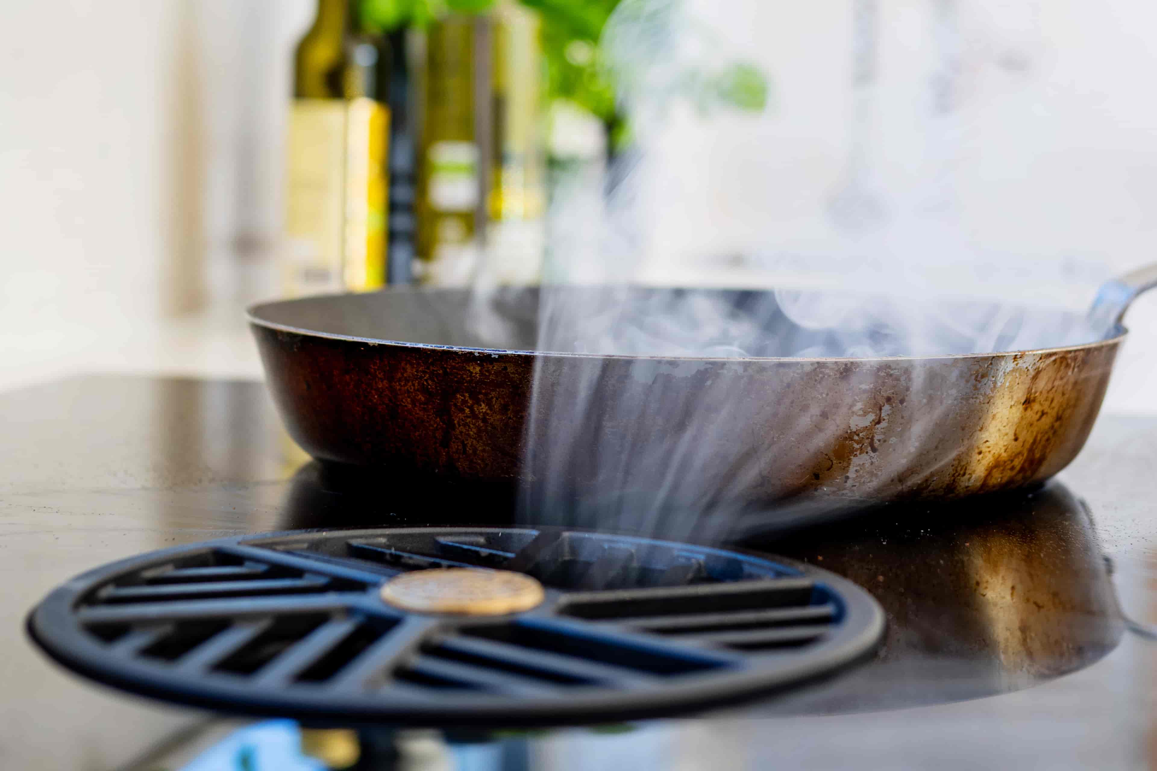 Bertazzoni Induktionshäll med integrerad fläkt, 83 cm, 4 zoner (2 flex) Bertazzoni Induktionshäll med integrerad fläkt, 83 cm, 4 zoner (2 flex)